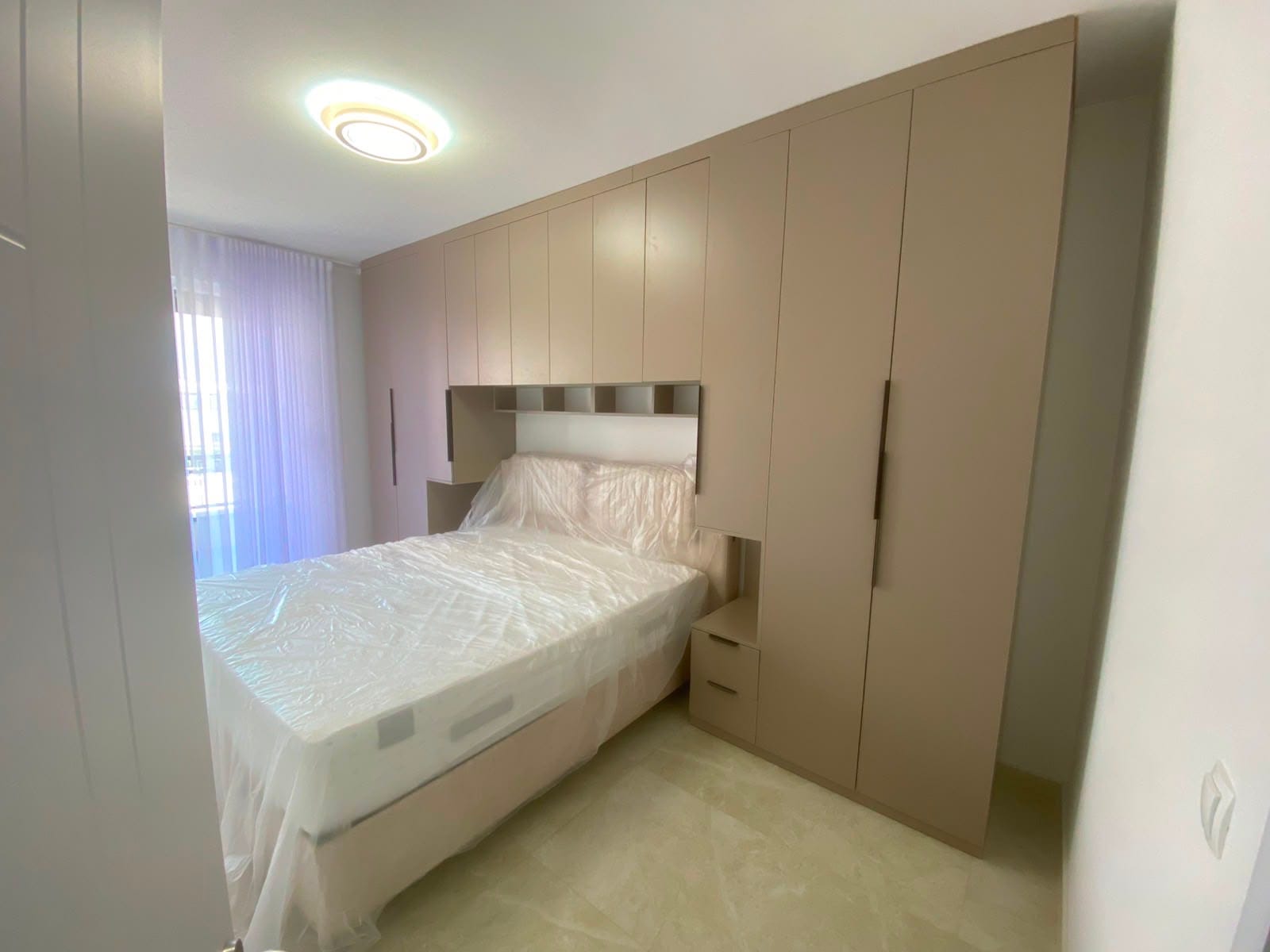 Set Dhome Gjumi me Dollap Urë "Taupe"